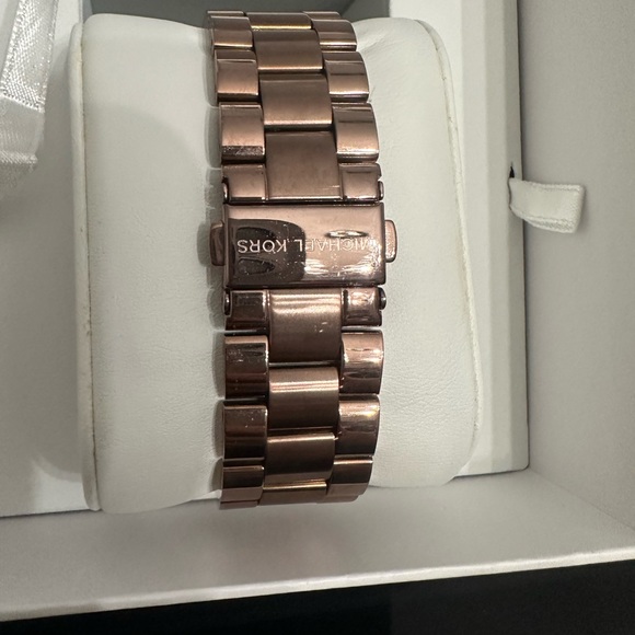 MICHAEL KORS
Runway Hybrid Smartwatch Brown Dial Ladies Watch